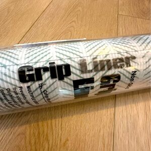 NWT Non-Stick Grip Liner Non-Slip White w/ Sea Moss Green Accent 17.5IN X 30FEET